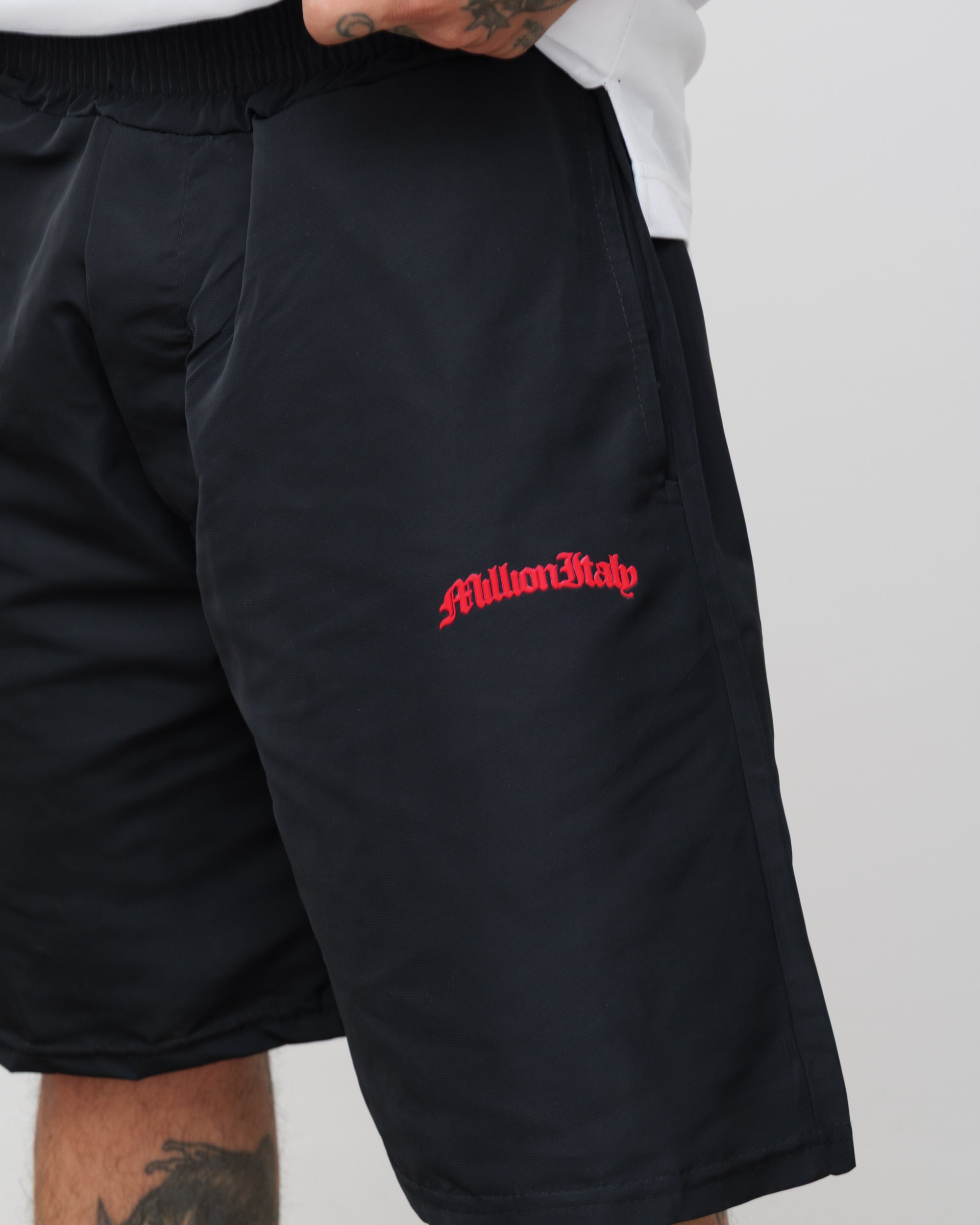 Shorts Tech Nero - Logo Rosso